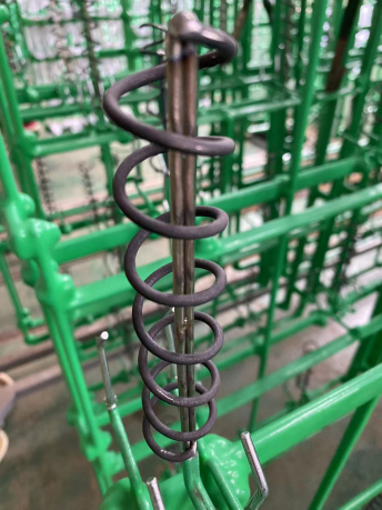 Auxiliary anodes for chrome plating